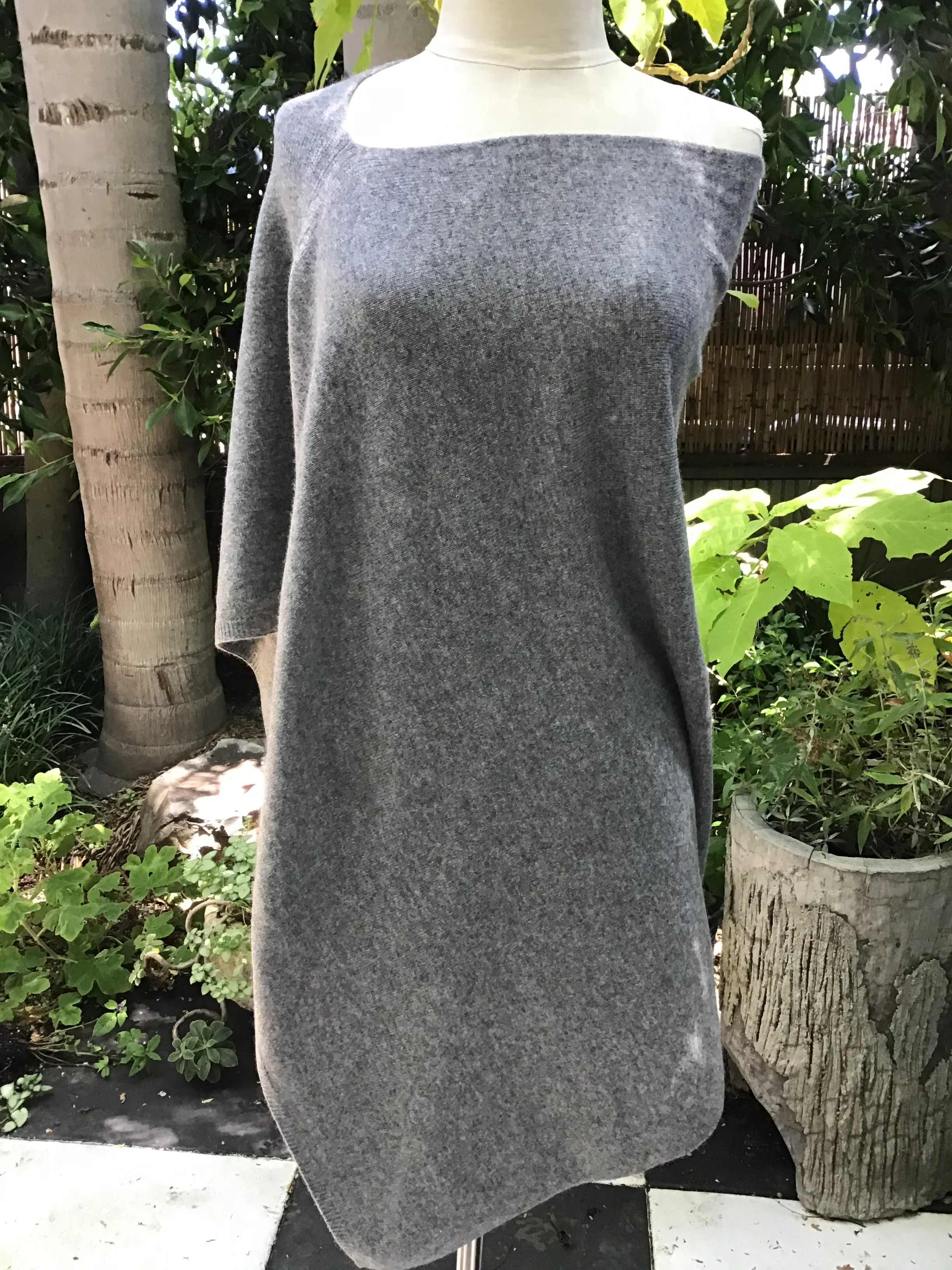 100% Cashmere Poncho / Sand Color