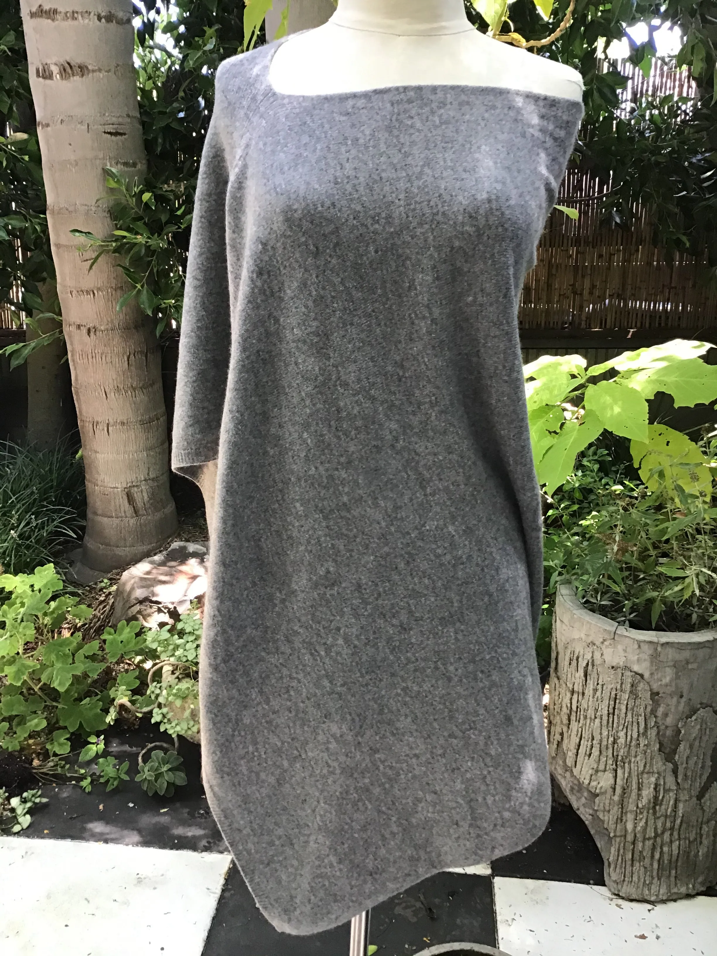 100% Cashmere Poncho / Sand Color