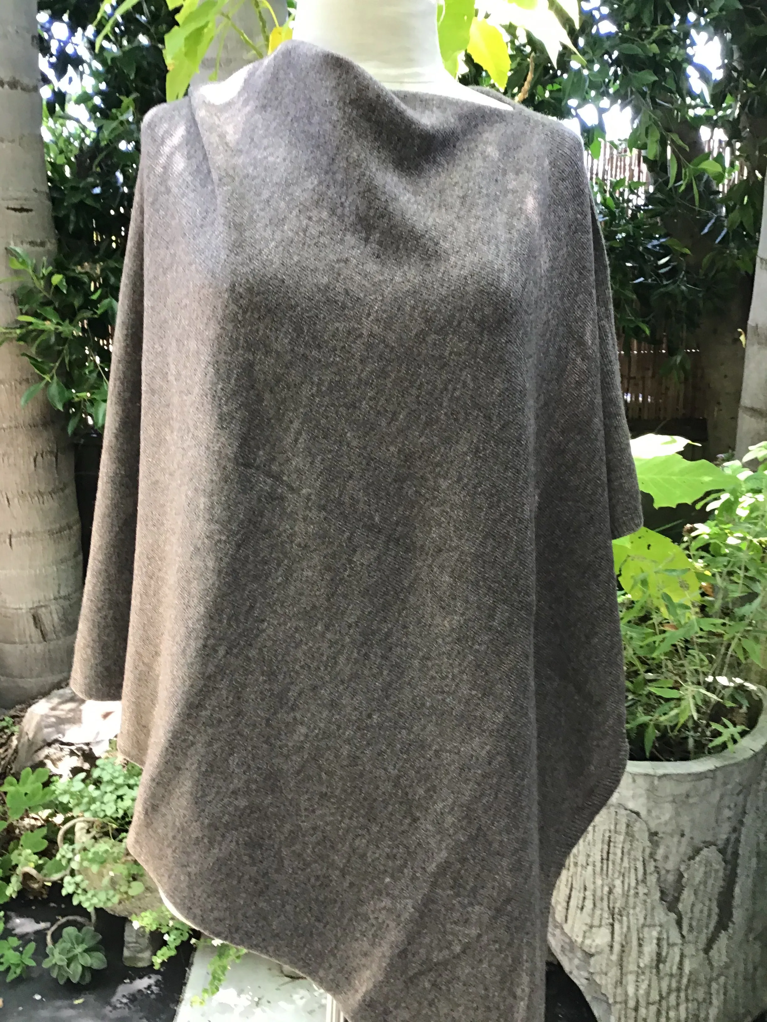 100% Cashmere Poncho / Sand Color