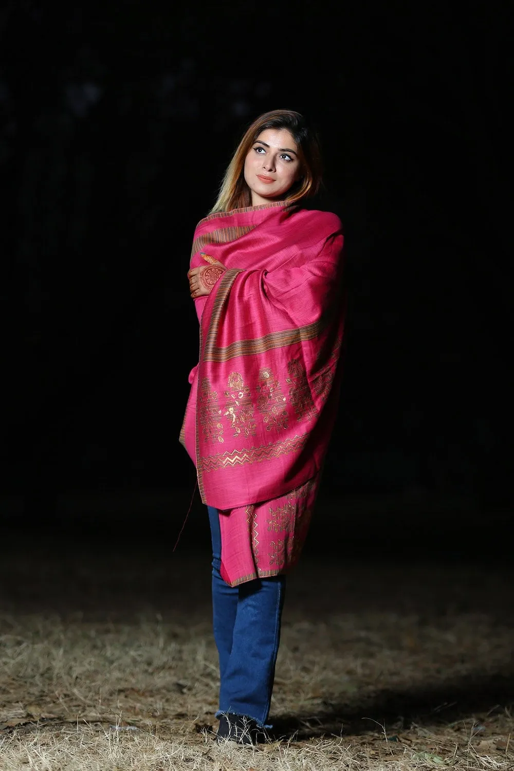 ALLURING FUCHSIA MAGENTA COLOUR ZARI KASHMIRI SHAWL DEFINES ROYAL AND LUXURIOUS EXTREMELY COMFORTABLE FOR ALL EVENTS