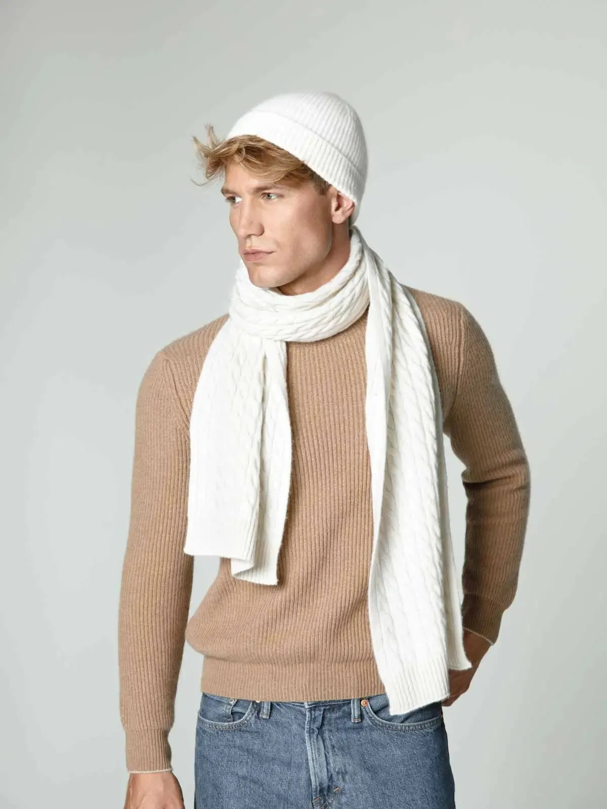 Knitted cashmere scarf for men