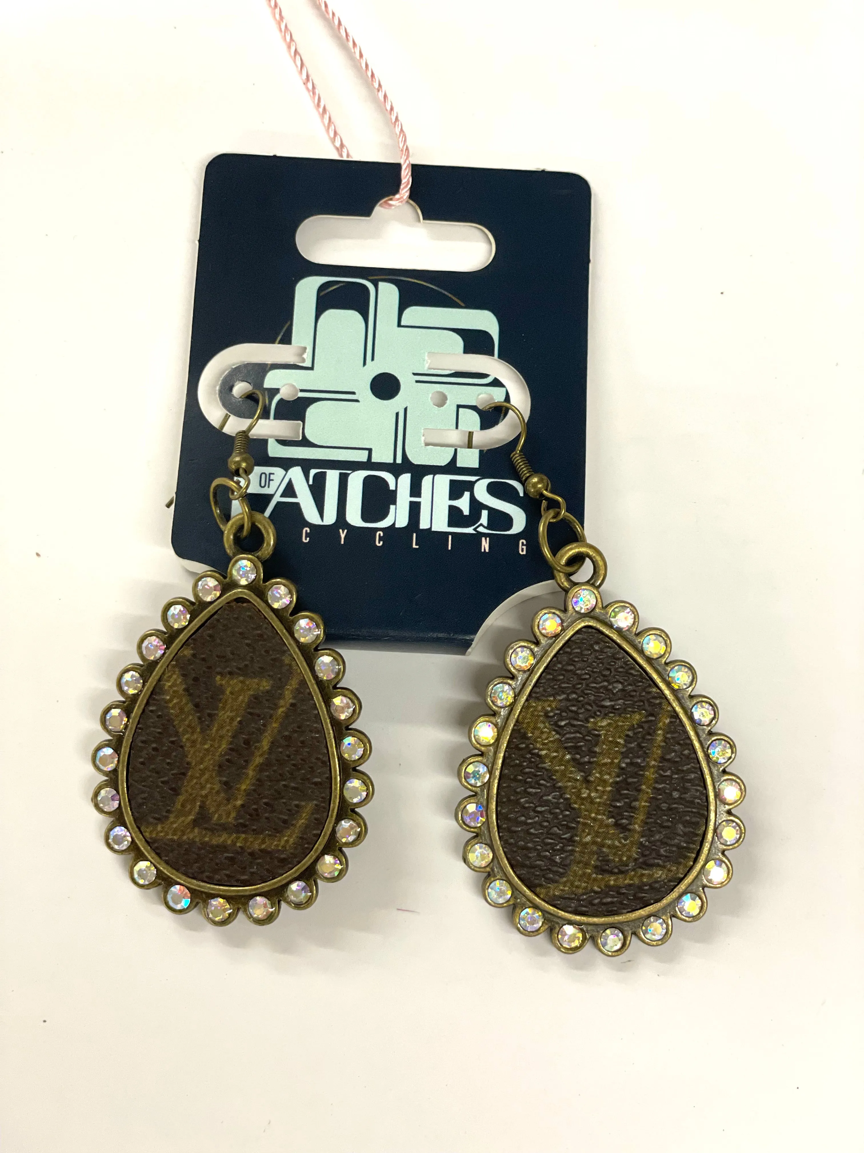 Medium teardrop LV earrings