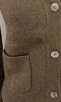 Elegant Le Frak Boyfriend Cardigan in Luxurious Moray Cashmere