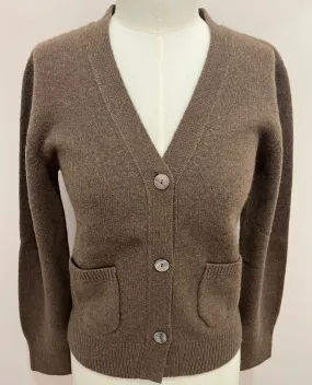 Elegant Le Frak Boyfriend Cardigan in Luxurious Moray Cashmere