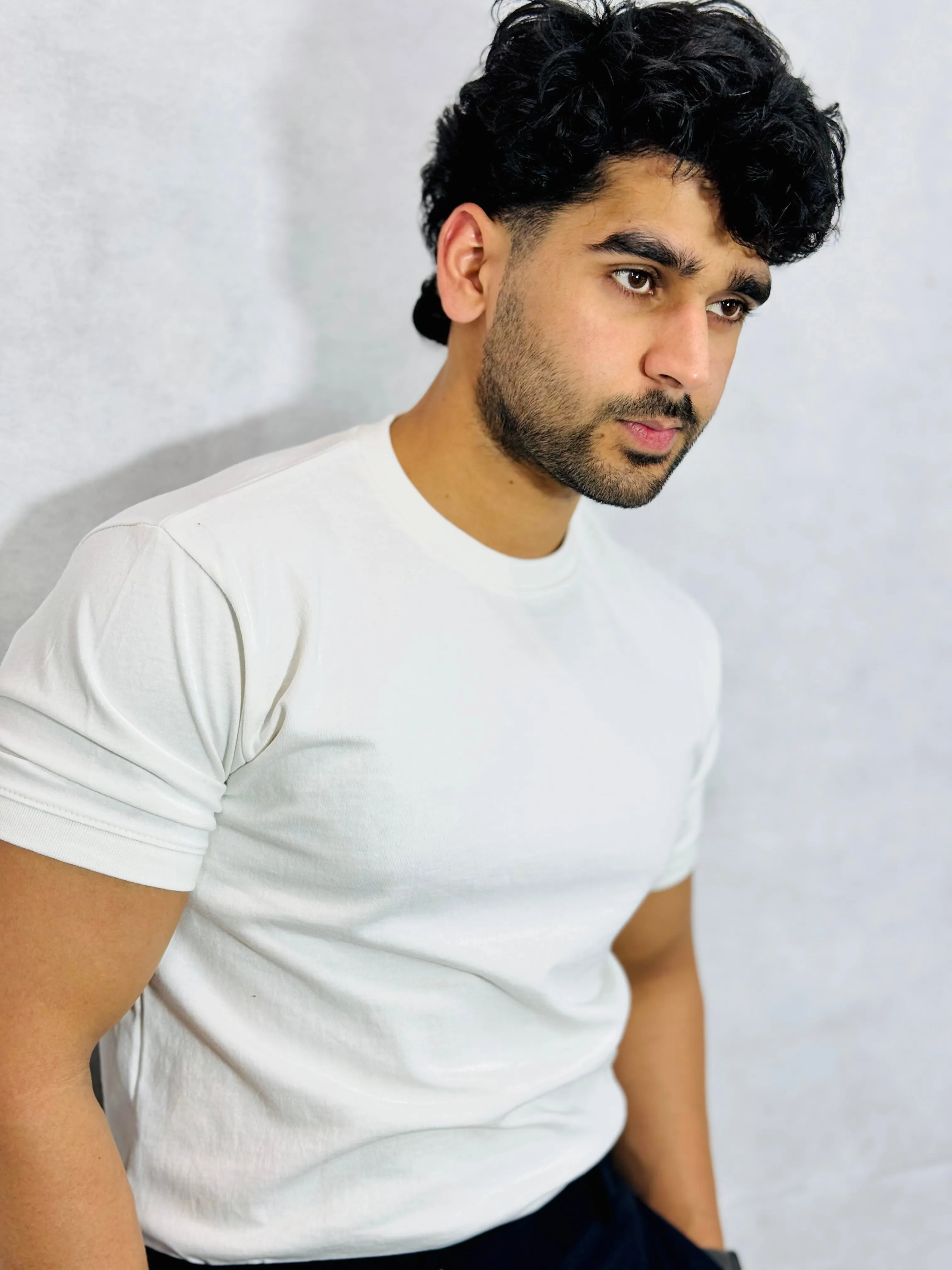 WHITE PREMIUM OLD MONEY T-SHIRT